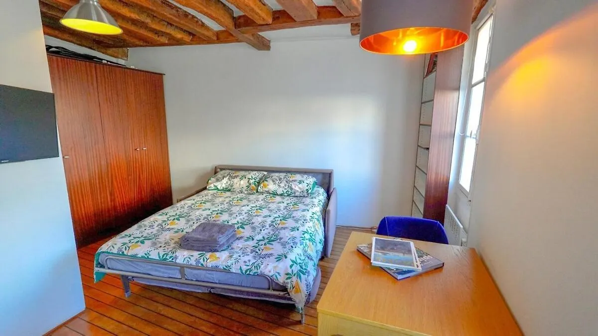 012 Grand Studio At Quartier Latin Paris Apartment